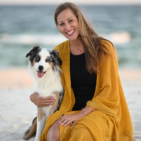 Meet your Posher, Kaitlin - Picture 3 of 6